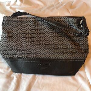 Tote bag barely used leather bottom and strap 3inside pockets clasp close